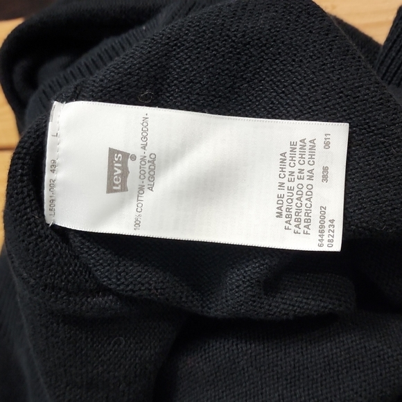 Levis Sweater size - Large - Picture 4 of 8